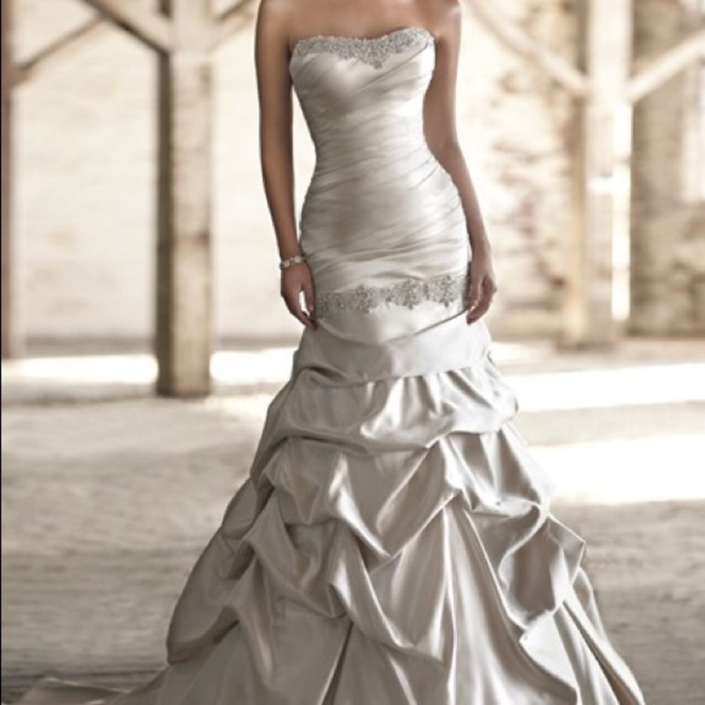 White Essense of Australia Wedding Gown